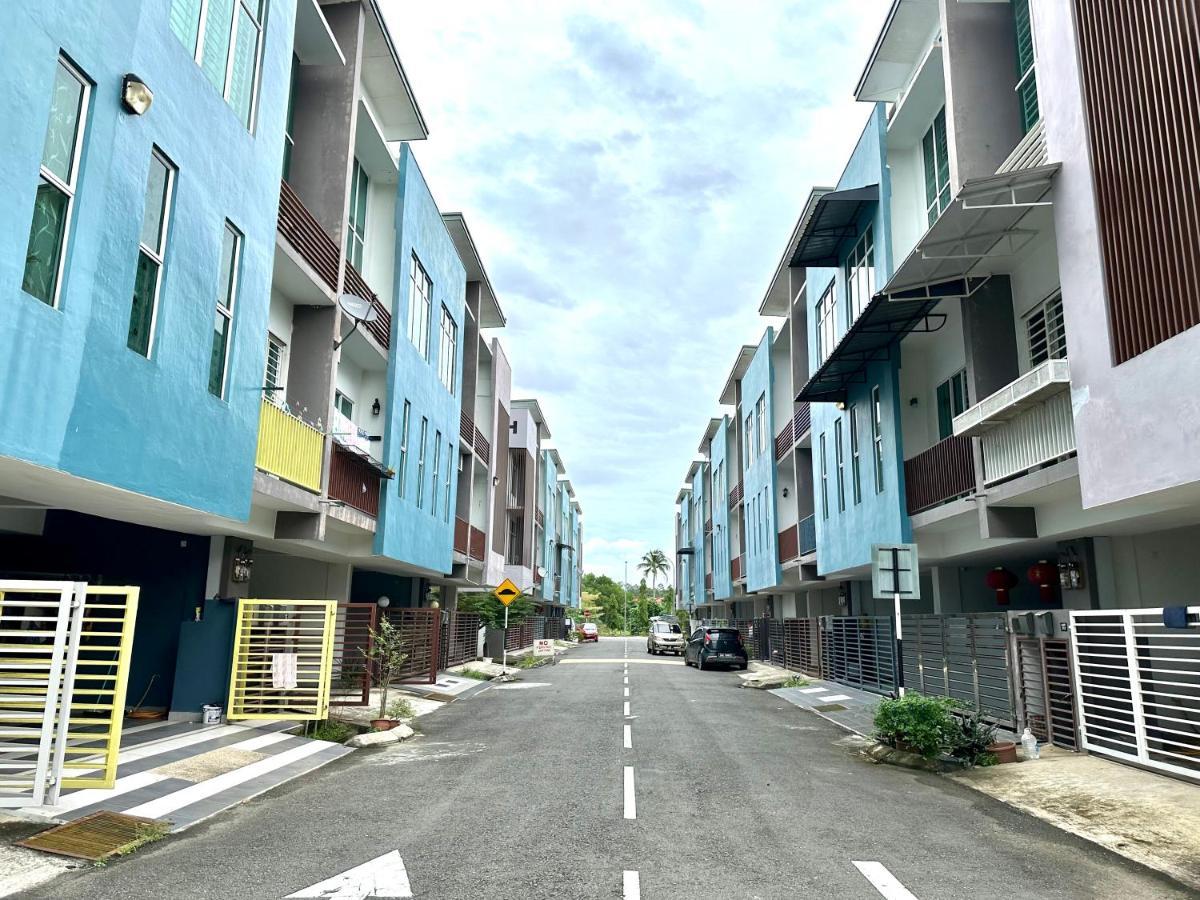 Springfield 3-Storey Cheerful Townhouse #Yoyo Homestay Сандакан Экстерьер фото