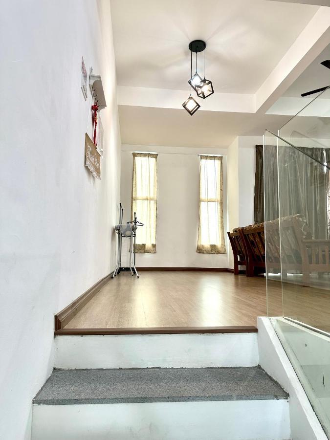 Springfield 3-Storey Cheerful Townhouse #Yoyo Homestay Сандакан Экстерьер фото